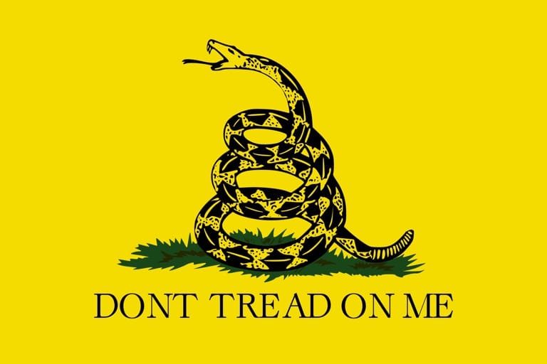 Bandera Gadsden amarilla con serpiente y lema Don't Tread on Me